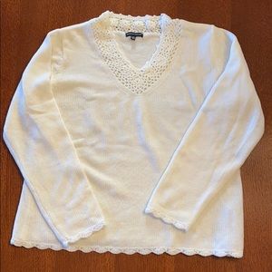 LIKE NEW WOMEN’S SWEATER